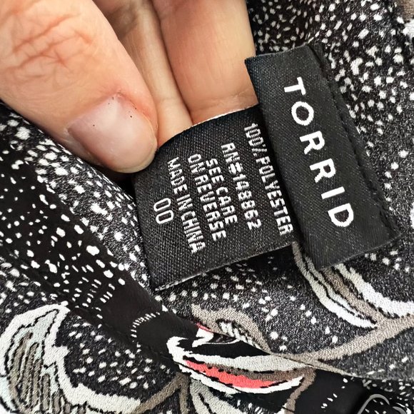 Torrid | Georgette Black Floral Layered Crisscross Cami Tank Sz. 00 - Picture 7 of 7